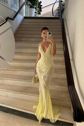 Anna – Sleeveless maxi dress with deep V-neck